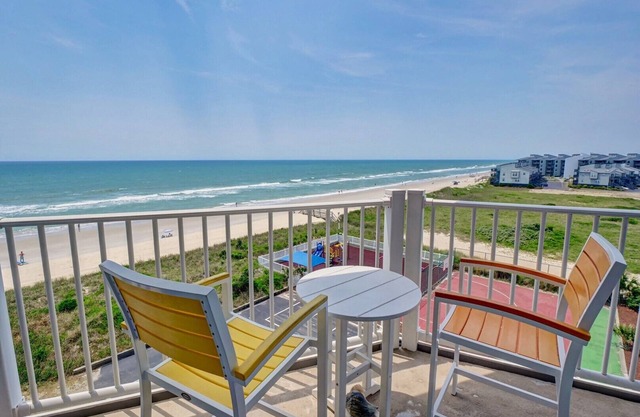 2 Bedroom Oceanfront Bedroom - Sea of Dreams