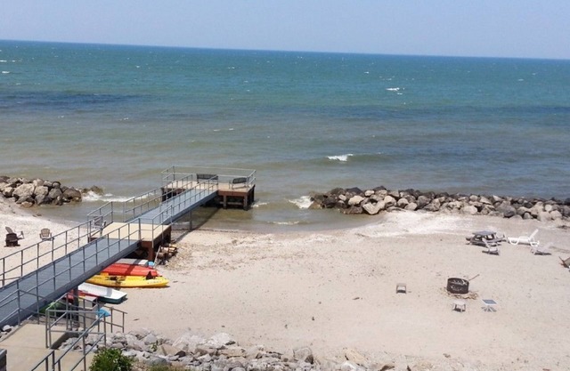 2 BR/2 Ba Lakefront Condo 211-open concept kitchen/living and dining room