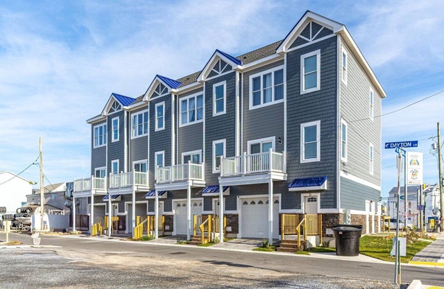 2 Br/2 bath townhouse downtown OC by Rt 50 bridge, great location for festivals