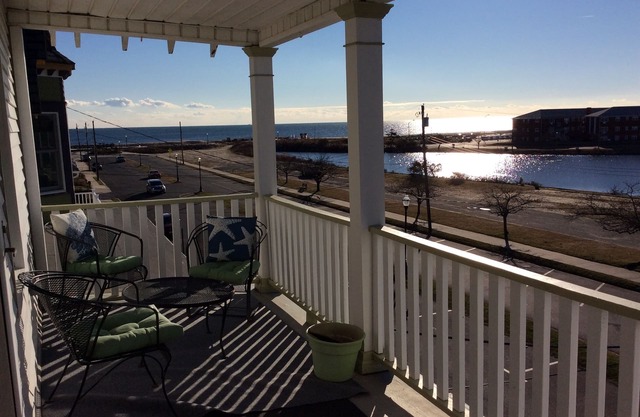 2 BR Apartment with amazing ocean and lake views