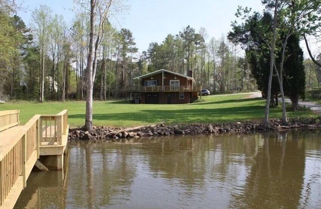 2 BR House with Lake Frontage, Floating Dock, and Boat Launch