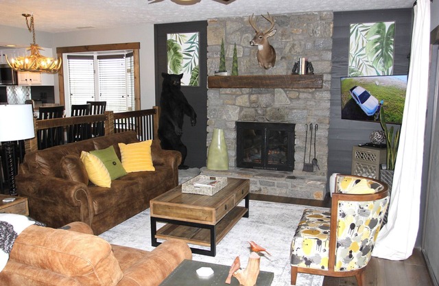 2 BR in Chetola Resort w/ all resort amenities, walk to Main St Blowing Rock