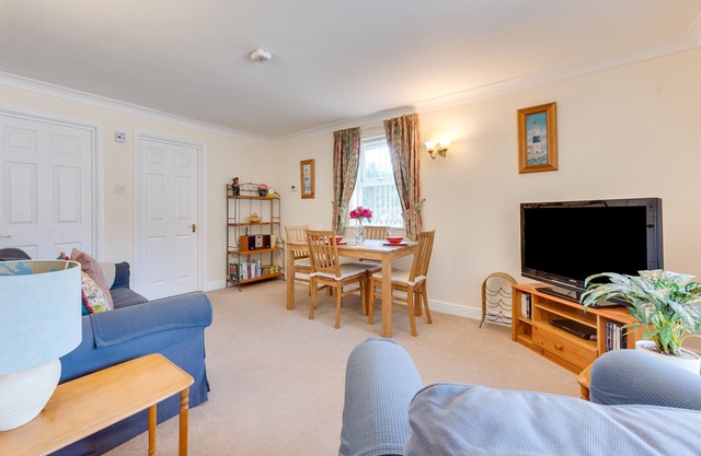 2 Coastguard Court - One Bedroom Apartment, Sleeps 2