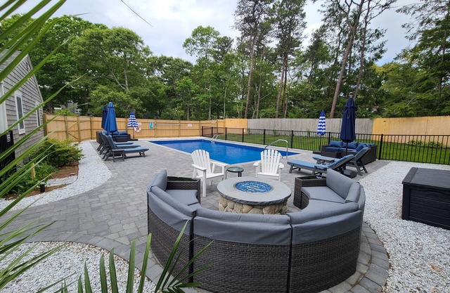 2 Homes -10 Min Walk to Beach. NEW 18x36 In Ground Pool-Backyard Gathering Space