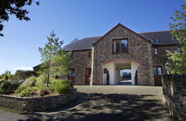2 New Barn, Hillfield Village
