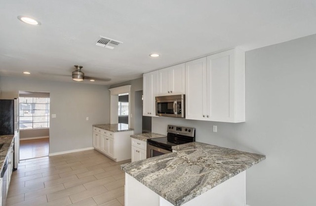 2 private, fully-furnished rooms available in a South Scottsdale home