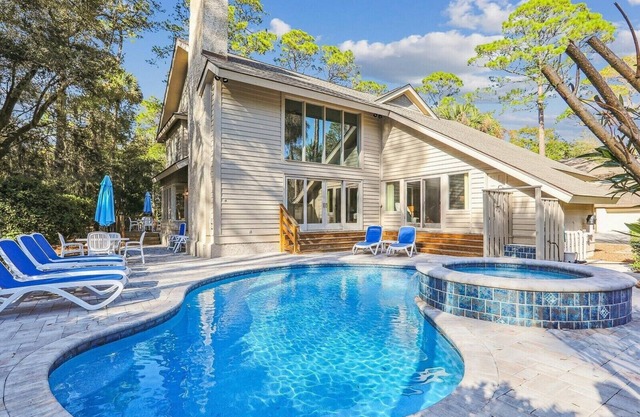 2 Red Cardinal ~Pet Friendly 6Br, Steps to the Beach and Sea Pines Beach Club