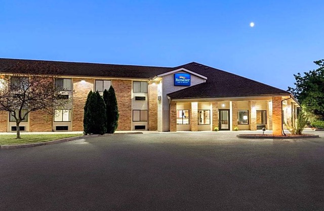 2-Star Hotel ∙ Baymont by Wyndham Monroe