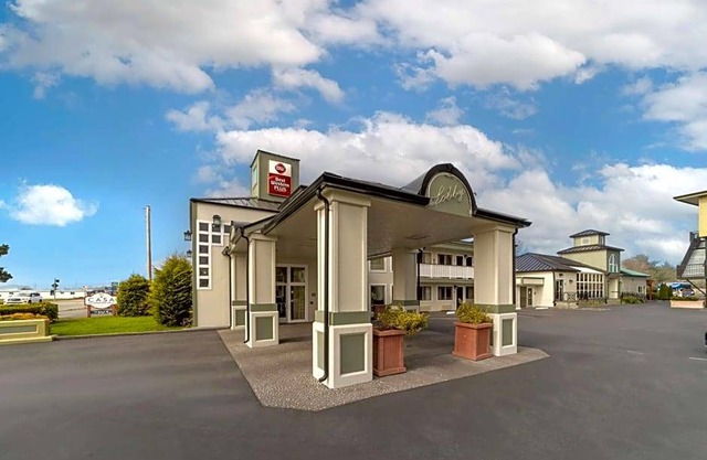 2-Star Hotel ∙ Best Western Plus Northwoods Inn