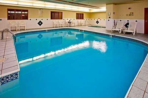2-Star Hotel ∙ AmericInn by Wyndham, Galesburg, IL