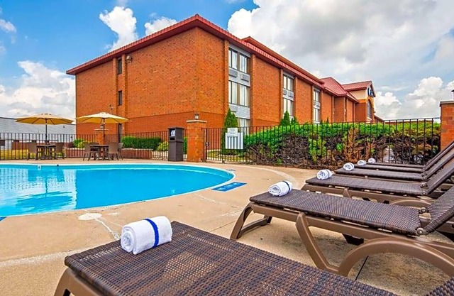 2-Star Hotel ∙ Best Western Luxbury Inn Fort Wayne