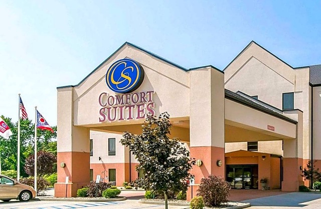 2-Star Hotel ∙ Comfort Suites South Point - Huntington