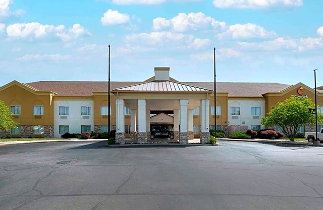 2-Star Hotel ∙ Comfort Suites Lafayette University Area