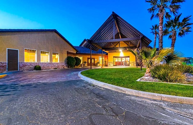 2-Star Hotel ∙ Comfort Inn & Suites