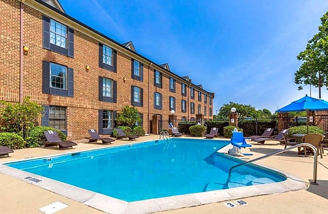 2-Star Hotel ∙ Comfort Inn Newport News - Hampton I-64