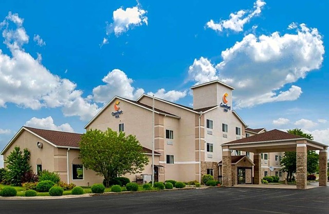 2-Star Hotel ∙ Comfort Inn Warren I-69
