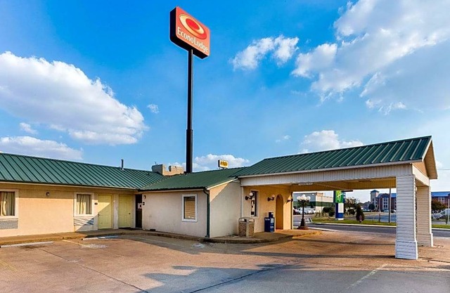 2-Star Hotel ∙ Econo Lodge Jonesboro