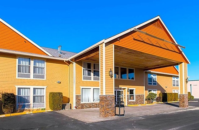 2-Star Hotel ∙ Econo Lodge Buckley
