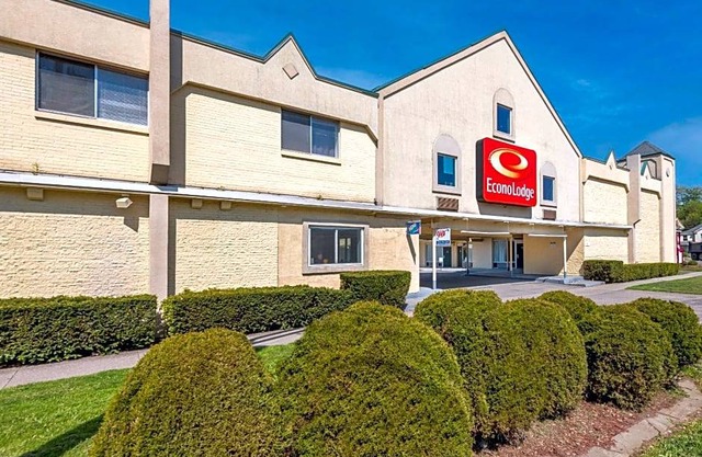2-Star Hotel ∙ Econo Lodge Cortland