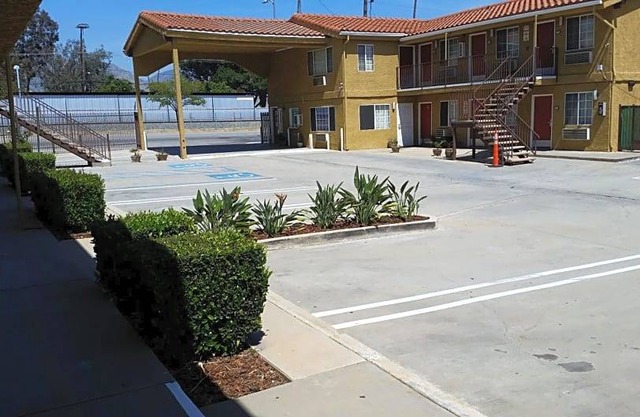 2-Star Hotel ∙ Economy Inn Motel