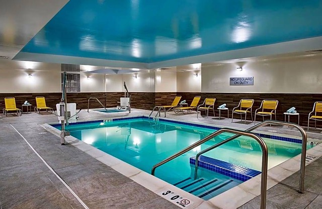 2-Star Hotel ∙ Fairfield Inn & Suites by Marriott Alexandria, Virginia