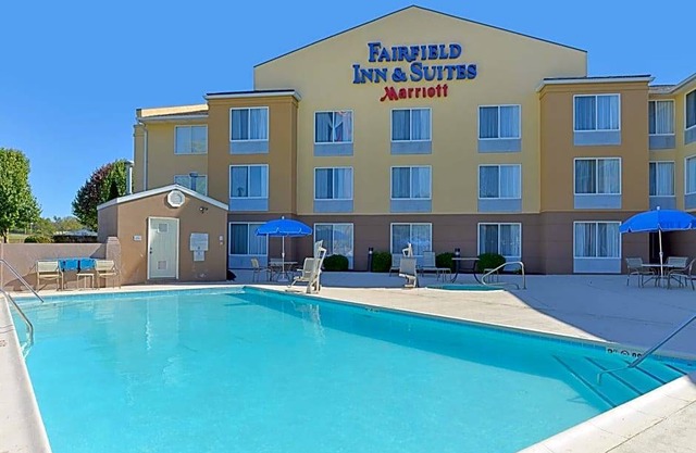 2-Star Hotel ∙ Fairfield Inn & Suites by Marriott Lexington Georgetown/College Inn