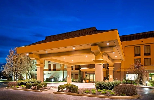 2-Star Hotel ∙ Hampton Inn Marietta