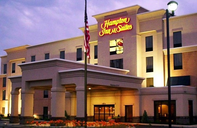 2-Star Hotel ∙ Hampton Inn and Suites Indianapolis-Fishers