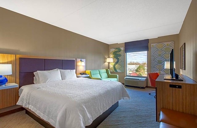 2-Star Hotel ∙ Hampton Inn & Suites Albany-Airport