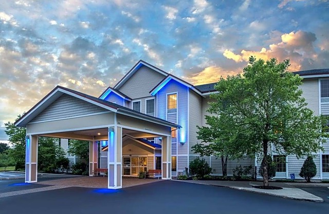 2-Star Hotel ∙ Holiday Inn Express Hotel & Suites Brattleboro, an IHG Hotel