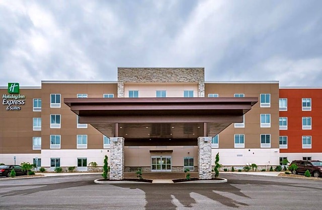 2-Star Hotel ∙ Holiday Inn Express & Suites South Bend - South, an IHG Hotel