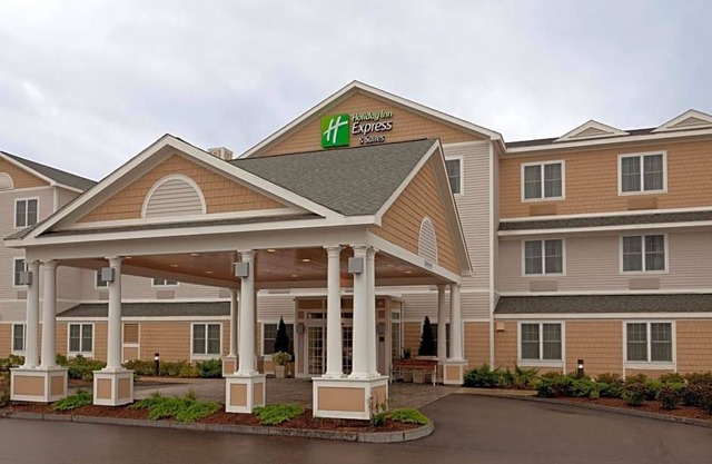 2-Star Hotel ∙ Holiday Inn Express Hotel & Suites Rochester, an IHG Hotel