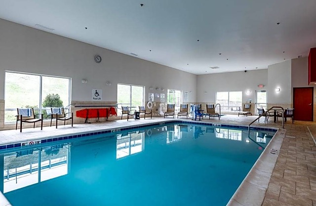 2-Star Hotel ∙ Holiday Inn Express & Suites Ironton, an IHG Hotel