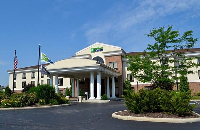 2-Star Hotel ∙ Holiday Inn Express & Suites-Kent, University Area