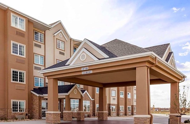 2-Star Hotel ∙ Microtel Inn & Suites by Wyndham West Fargo Near Medical Center