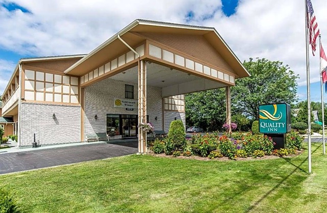 2-Star Hotel ∙ Quality Inn Shelburne - Burlington