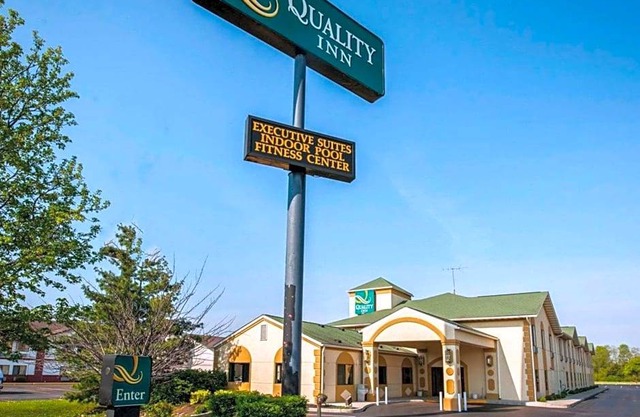 2-Star Hotel ∙ Quality Inn Franklin I-65
