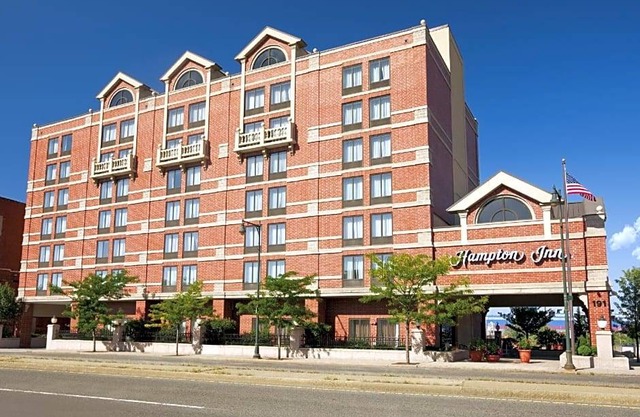 2-Star Hotel ∙ Hampton Inn by Hilton Boston/Cambridge