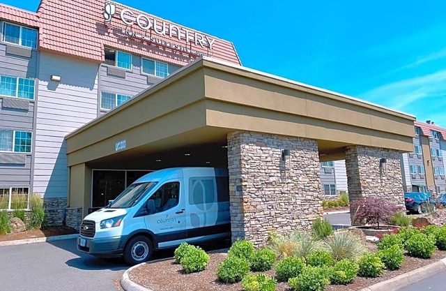 2-Star Hotel ∙ Country Inn & Suites by Radisson, Portland Delta Park, OR
