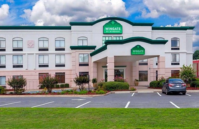 2-Star Hotel ∙ Wingate by Wyndham West Monroe