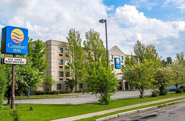 2-Star Hotel ∙ Comfort Inn White River Junction
