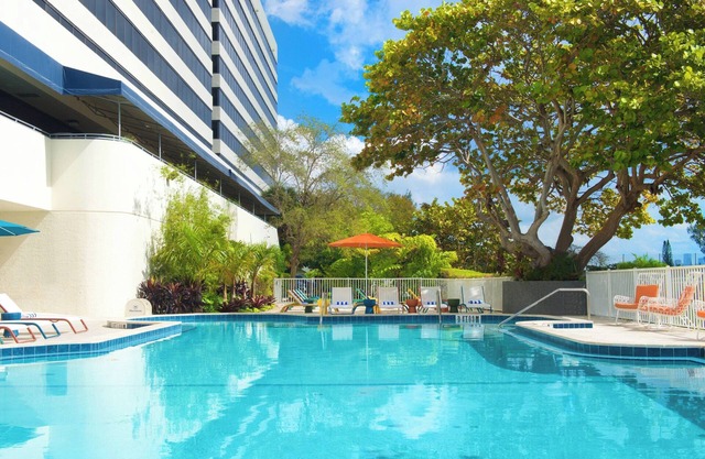 2 Units Perfect for Groups! With Free Breakfast, Outdoor Pool, Pet-friendly!