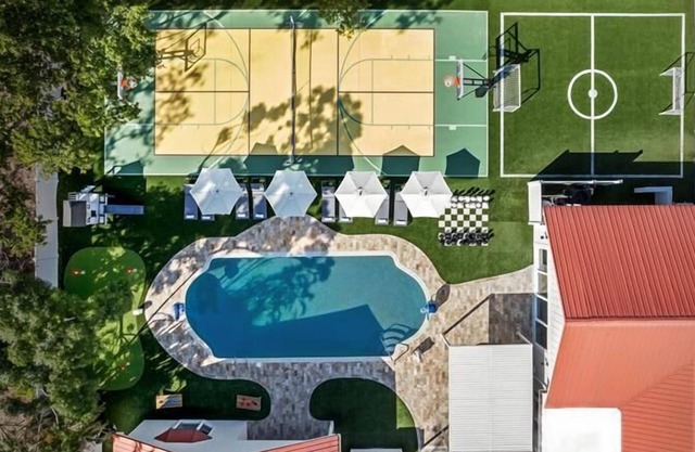 20 Guests | Pool Luxe Gym Sauna Pickleball