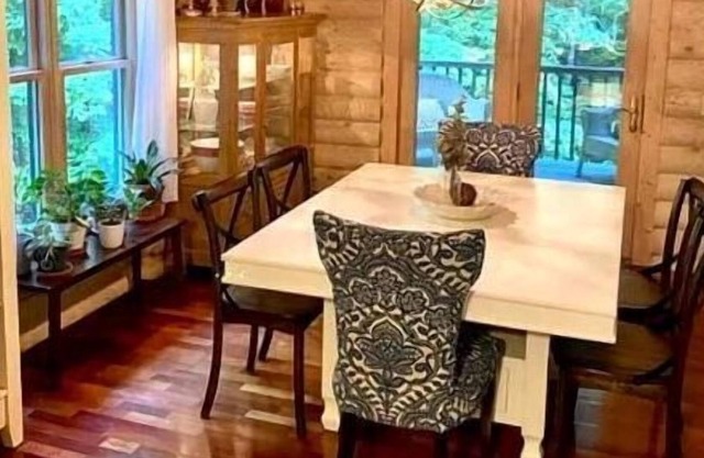 2000 sqft Stylish cabin, no fees!