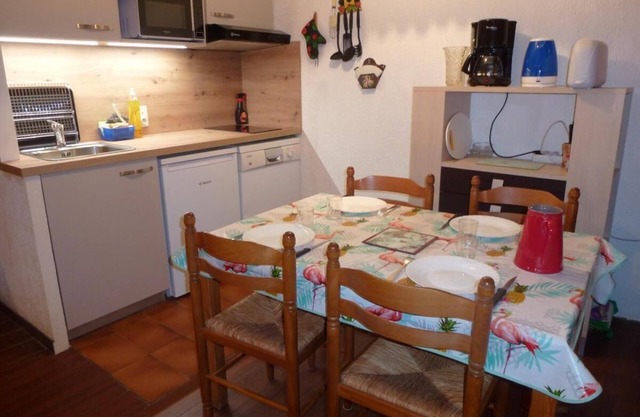200m from ski slopes, 2nd floor, view ski slopes, balcony, ski locker, 23m², Les Gets
