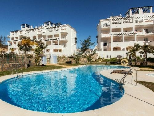 2010-Superb apt 2 bedrooms in complex with pool