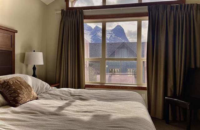 202 Canmore home with beautiful views