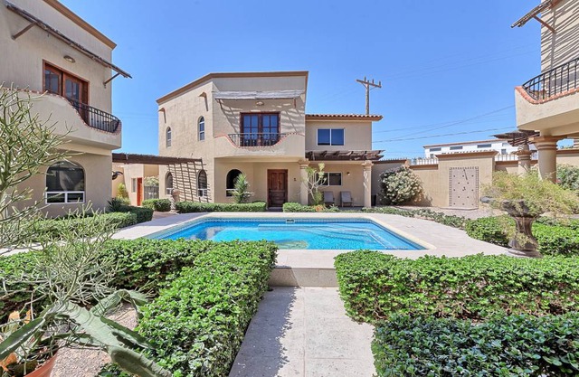 202 m² Villa ∙ 3 bedrooms ∙ 6 guests