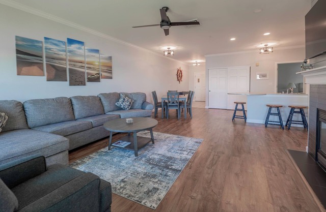 209 - Premium Lakefront Condo