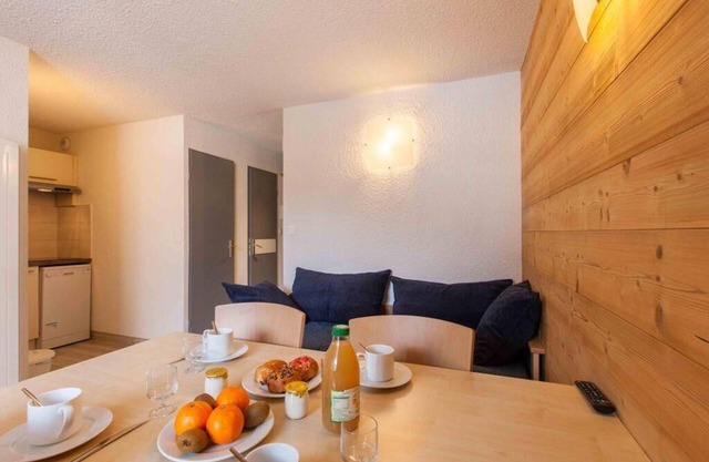 20m from ski slopes, 3rd floor, balcony, ski locker, 29m², Serre Chevalier
